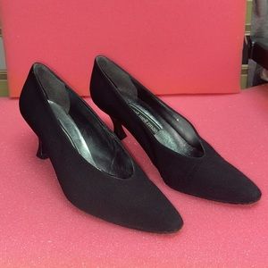 Stuart Weitzman Vintage Black Pumps (1356)